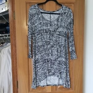 Black and White Patterned Tunic Top Size M